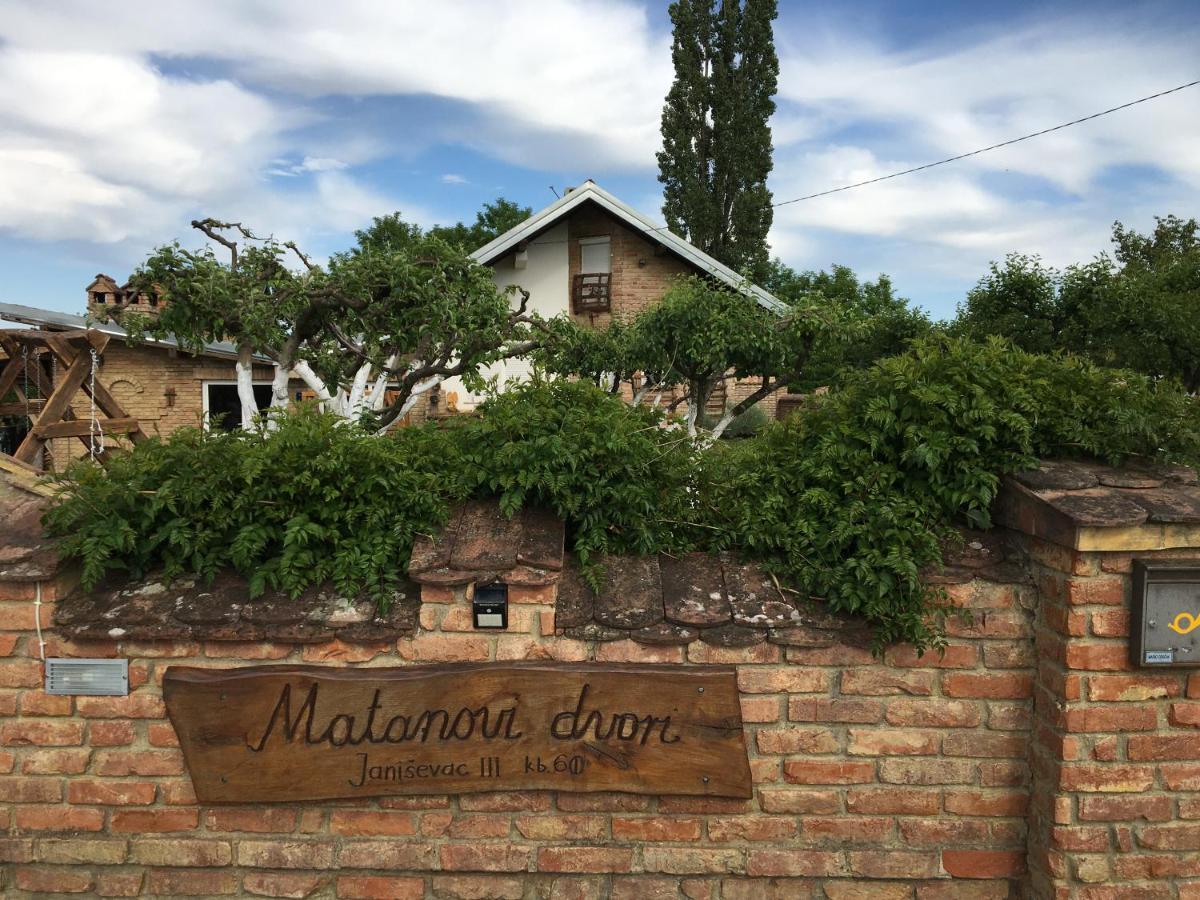 Villa Matanovi Dvori à Slavonski Brod Extérieur photo