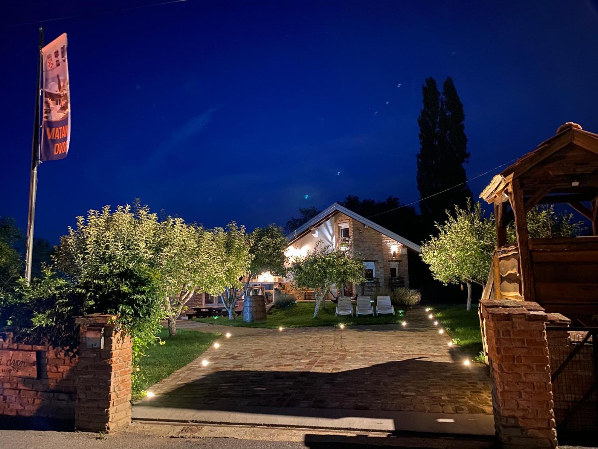 Villa Matanovi Dvori à Slavonski Brod Extérieur photo
