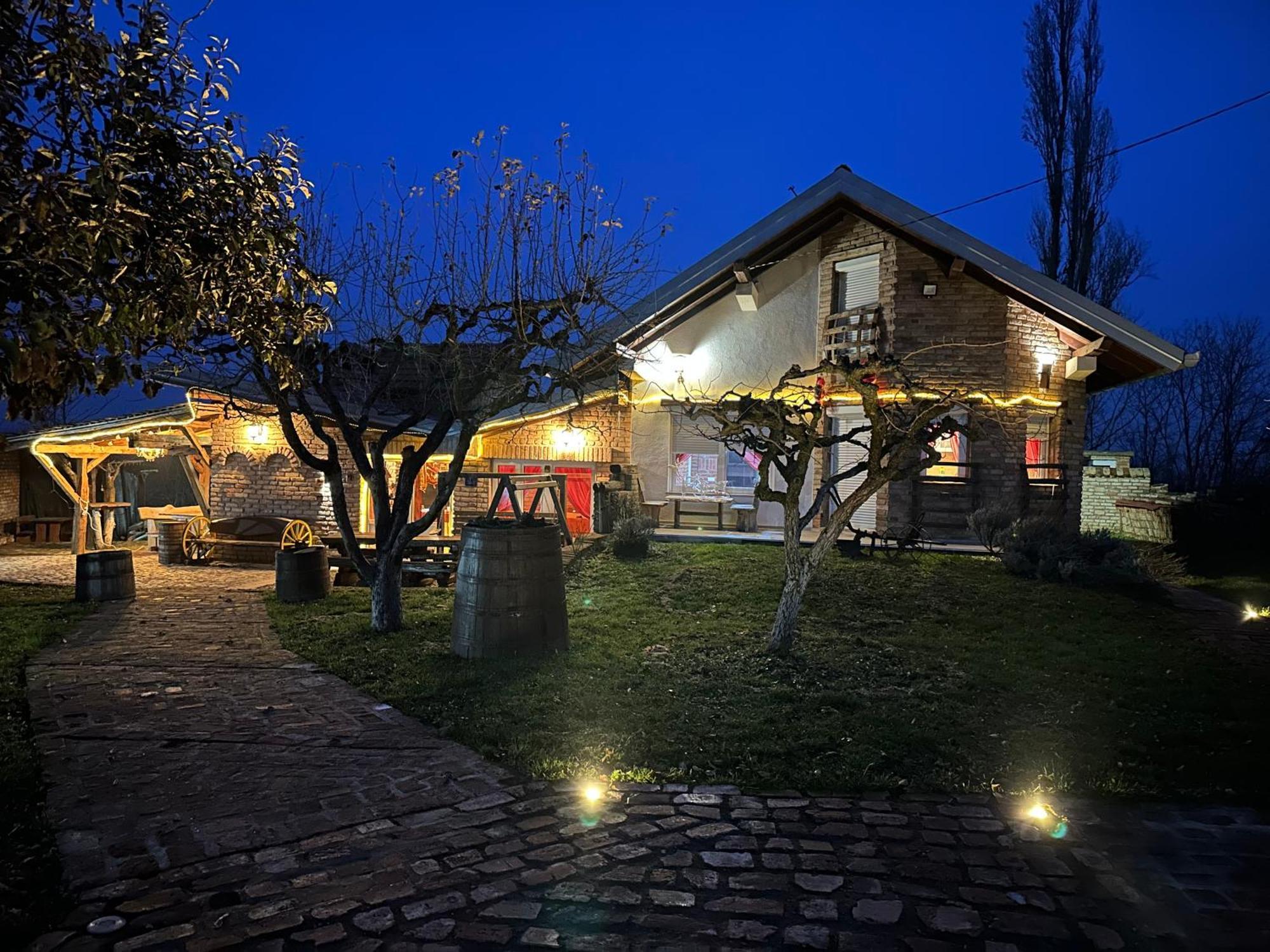Villa Matanovi Dvori à Slavonski Brod Extérieur photo