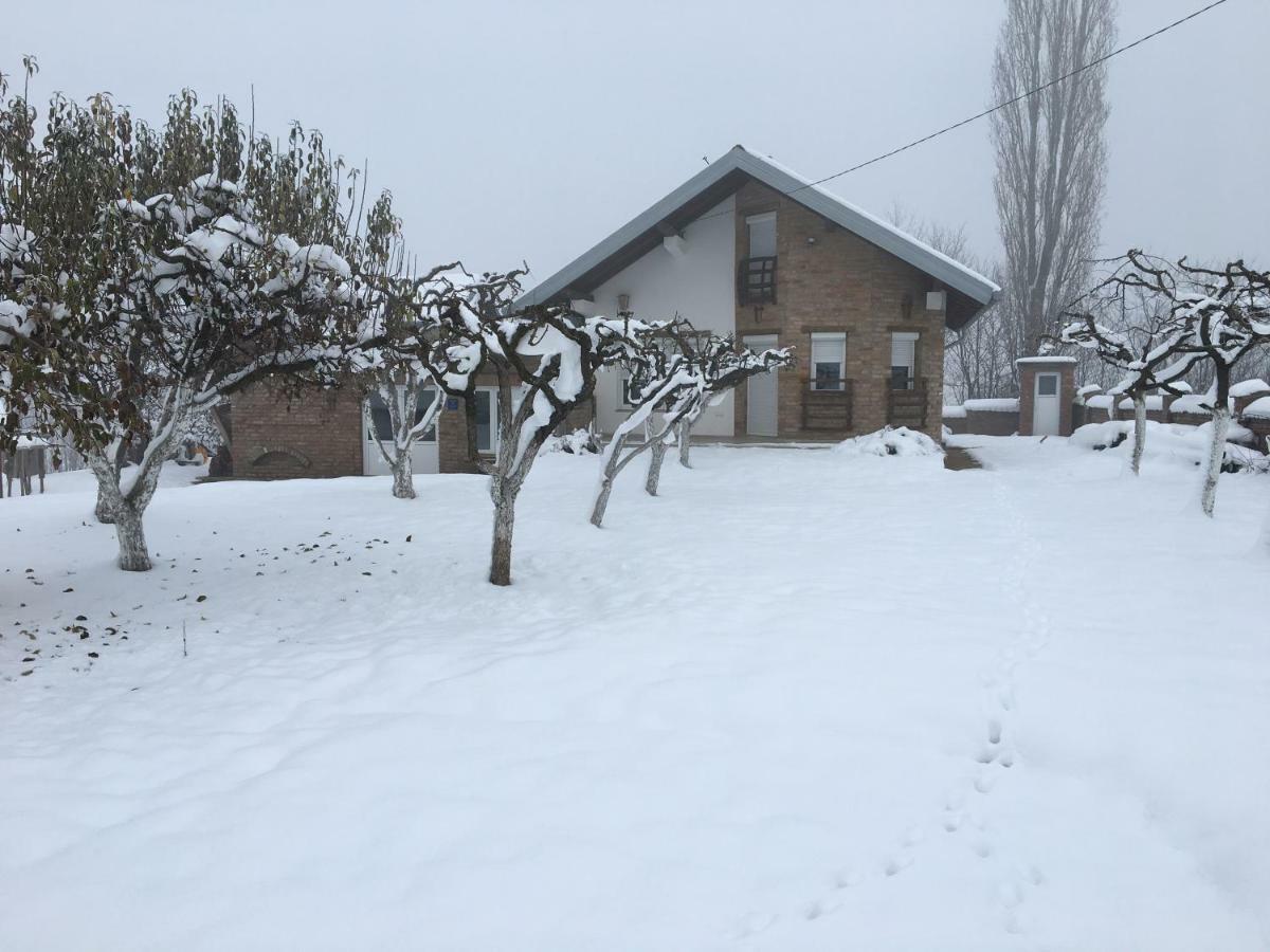 Villa Matanovi Dvori à Slavonski Brod Extérieur photo